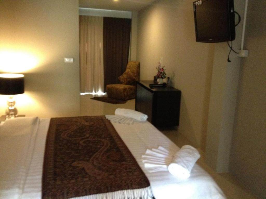 Green Residence Hotel Bang Rak Beach  Exterior photo